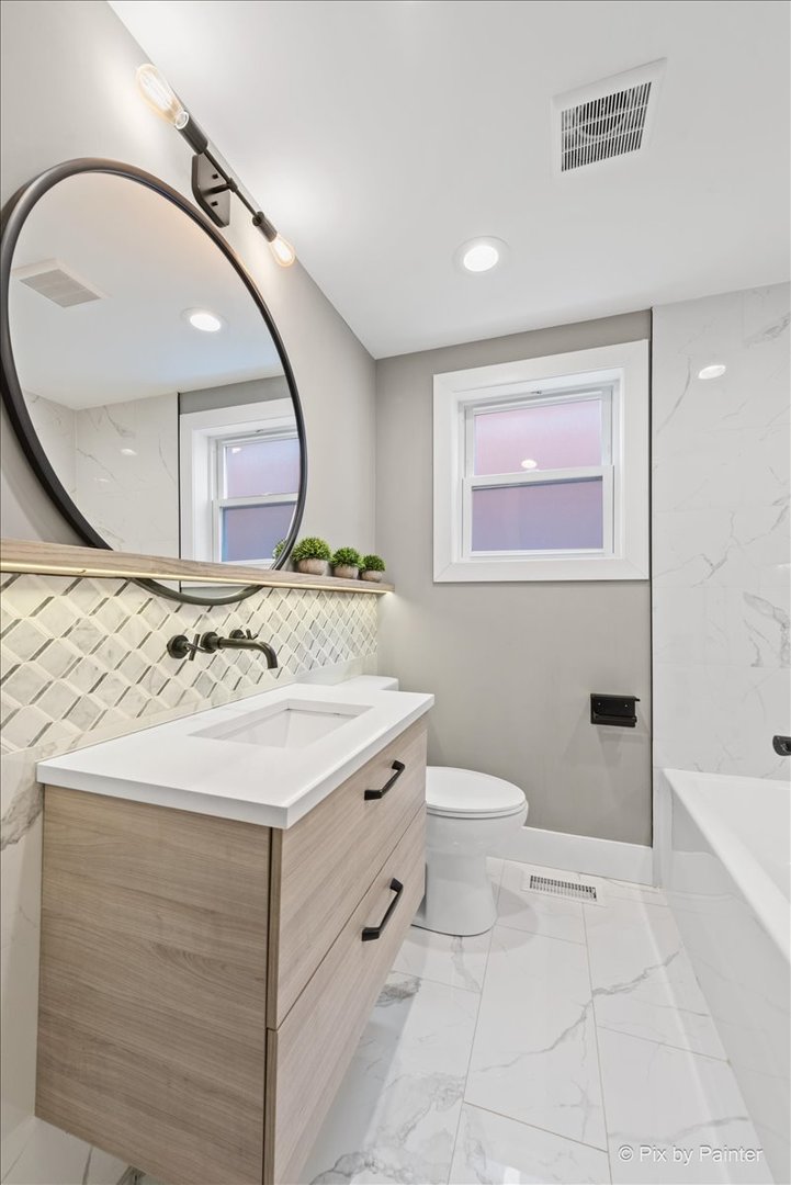 3863 N Oriole Avenue