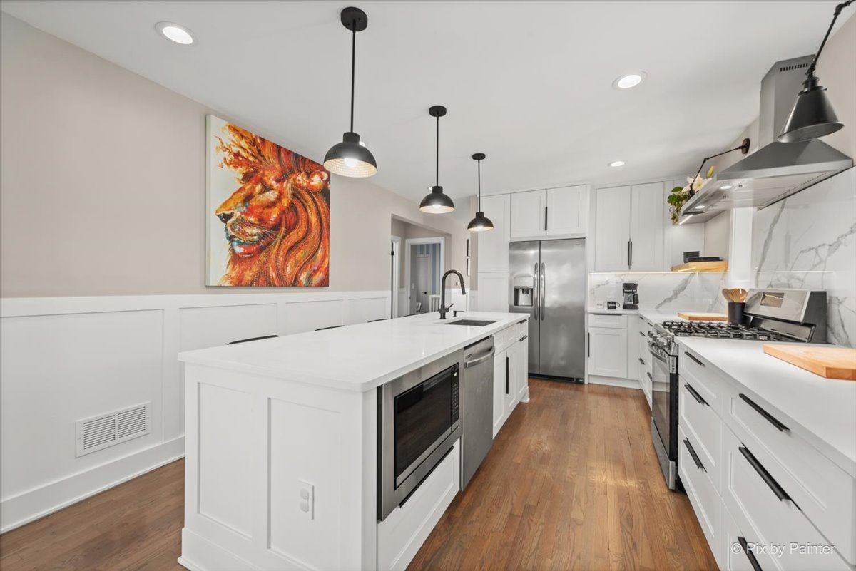 3863 N Oriole Avenue