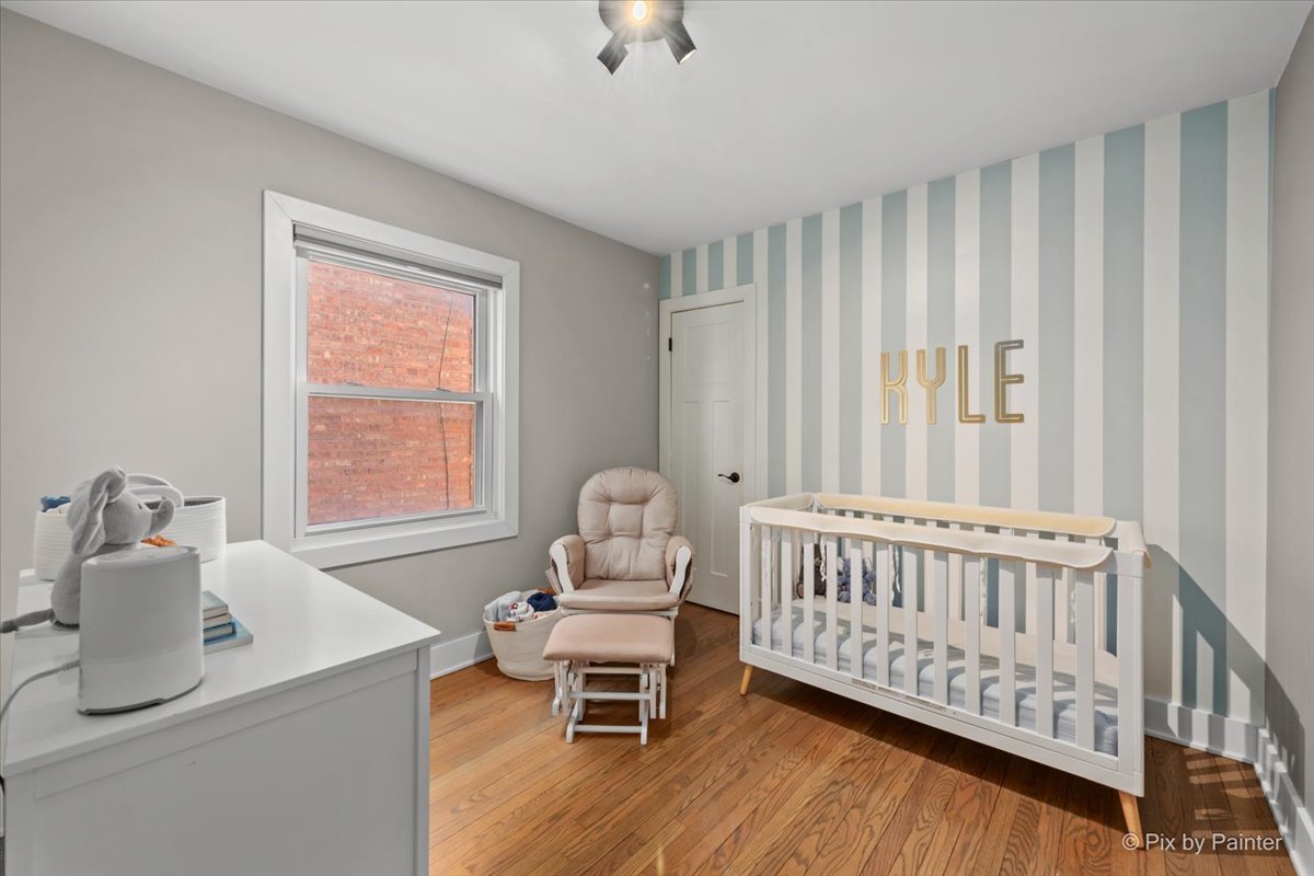 3863 N Oriole Avenue