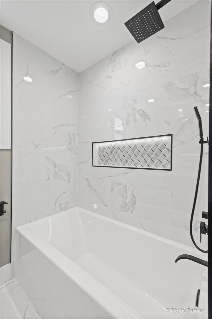 3863 N Oriole Avenue