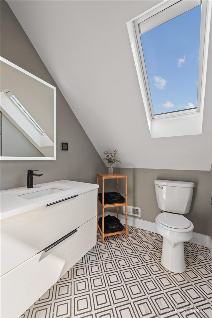 3863 N Oriole Avenue