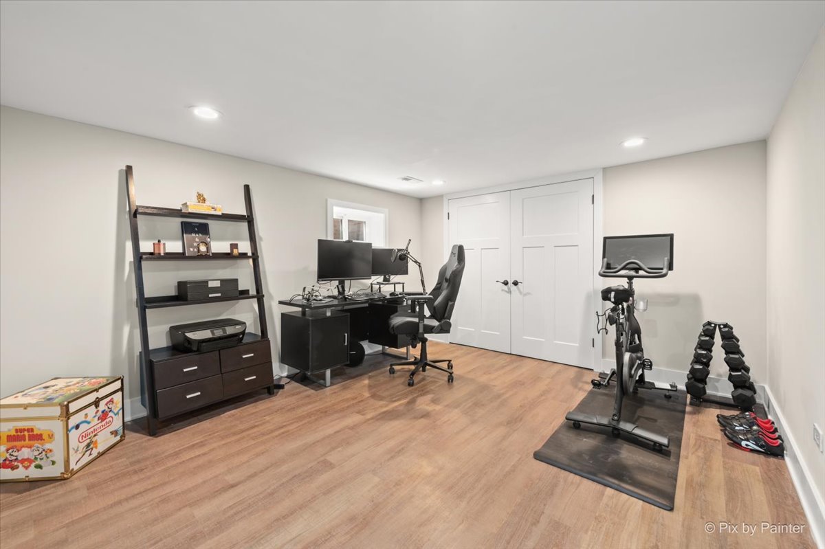 3863 N Oriole Avenue