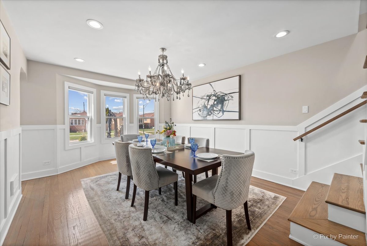 3863 N Oriole Avenue