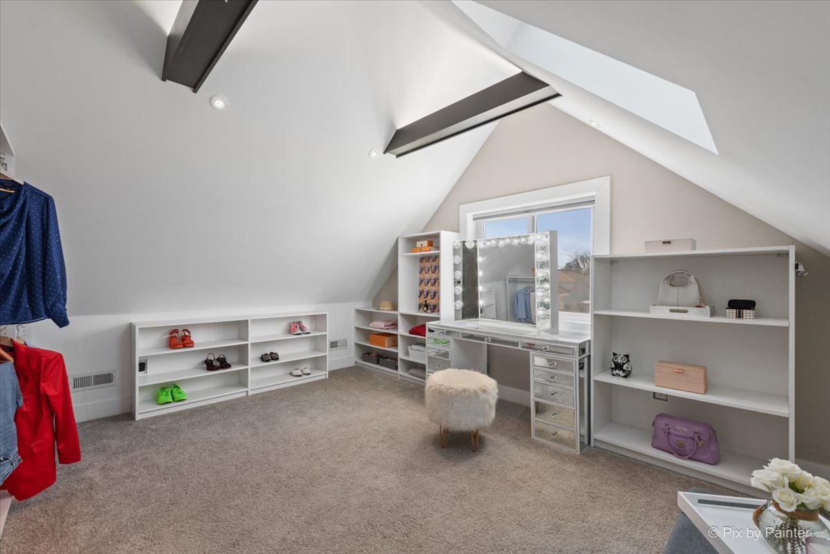 3863 N Oriole Avenue