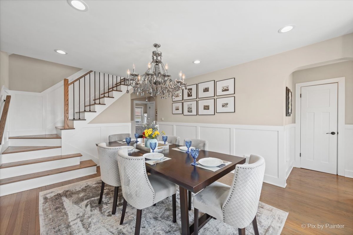 3863 N Oriole Avenue