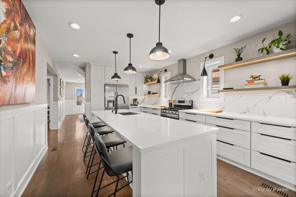 3863 N Oriole Avenue