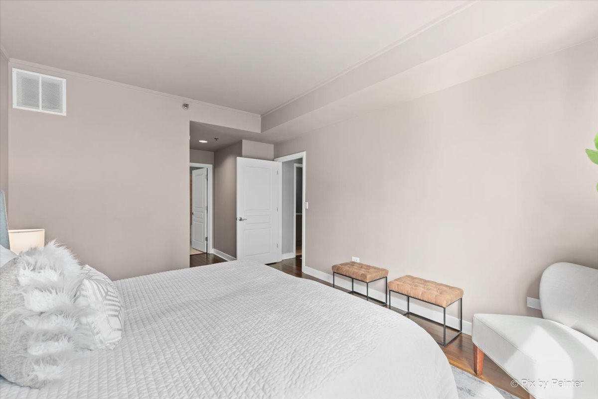 744 N Clark Street Unit: 705