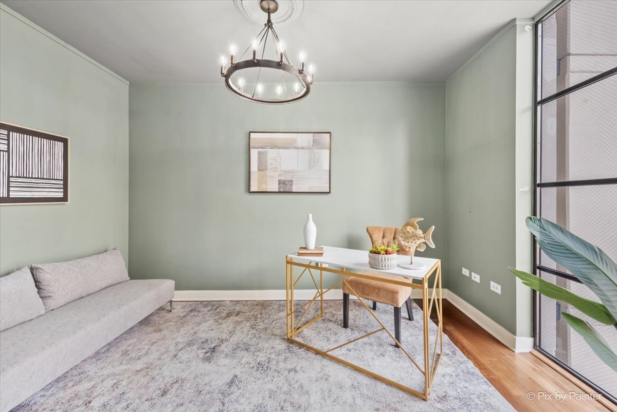 744 N Clark Street Unit: 705