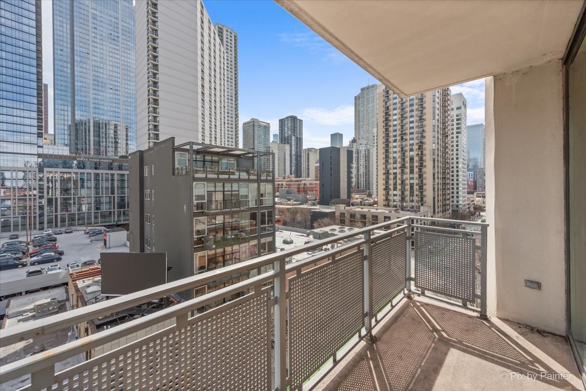 744 N Clark Street Unit: 705