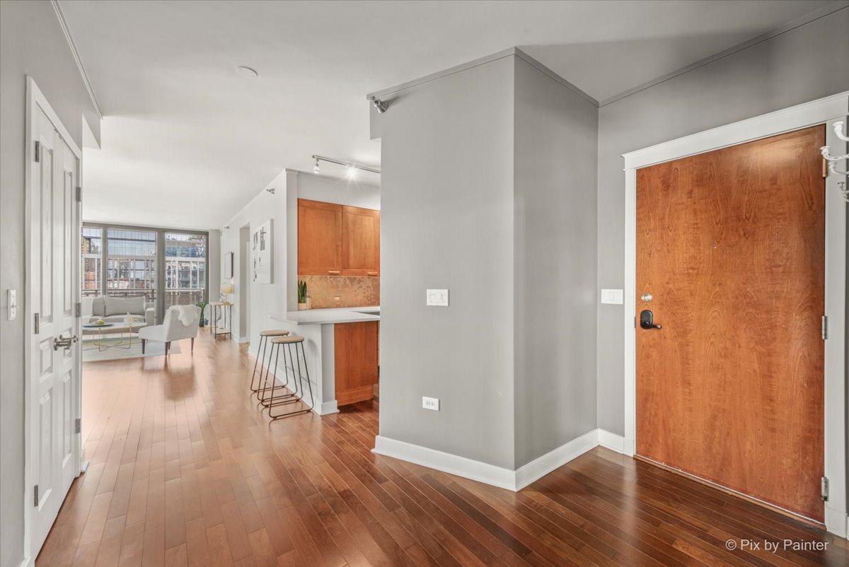 744 N Clark Street Unit: 705