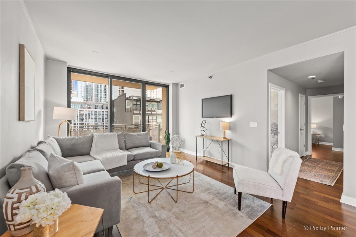 744 N Clark Street Unit: 705