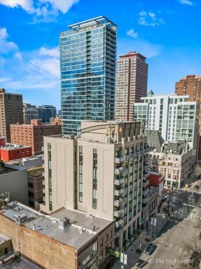 744 N Clark Street Unit: 705