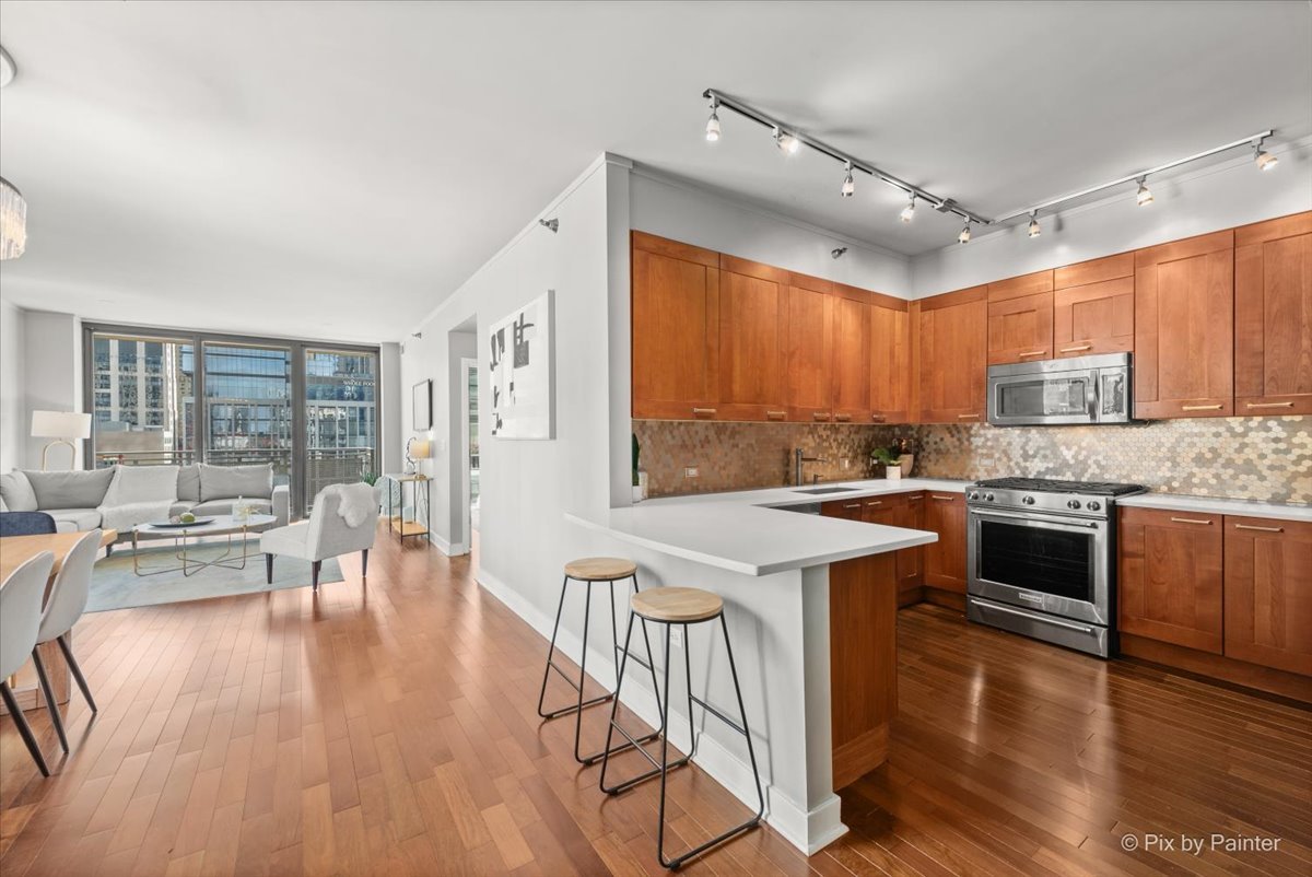 744 N Clark Street Unit: 705