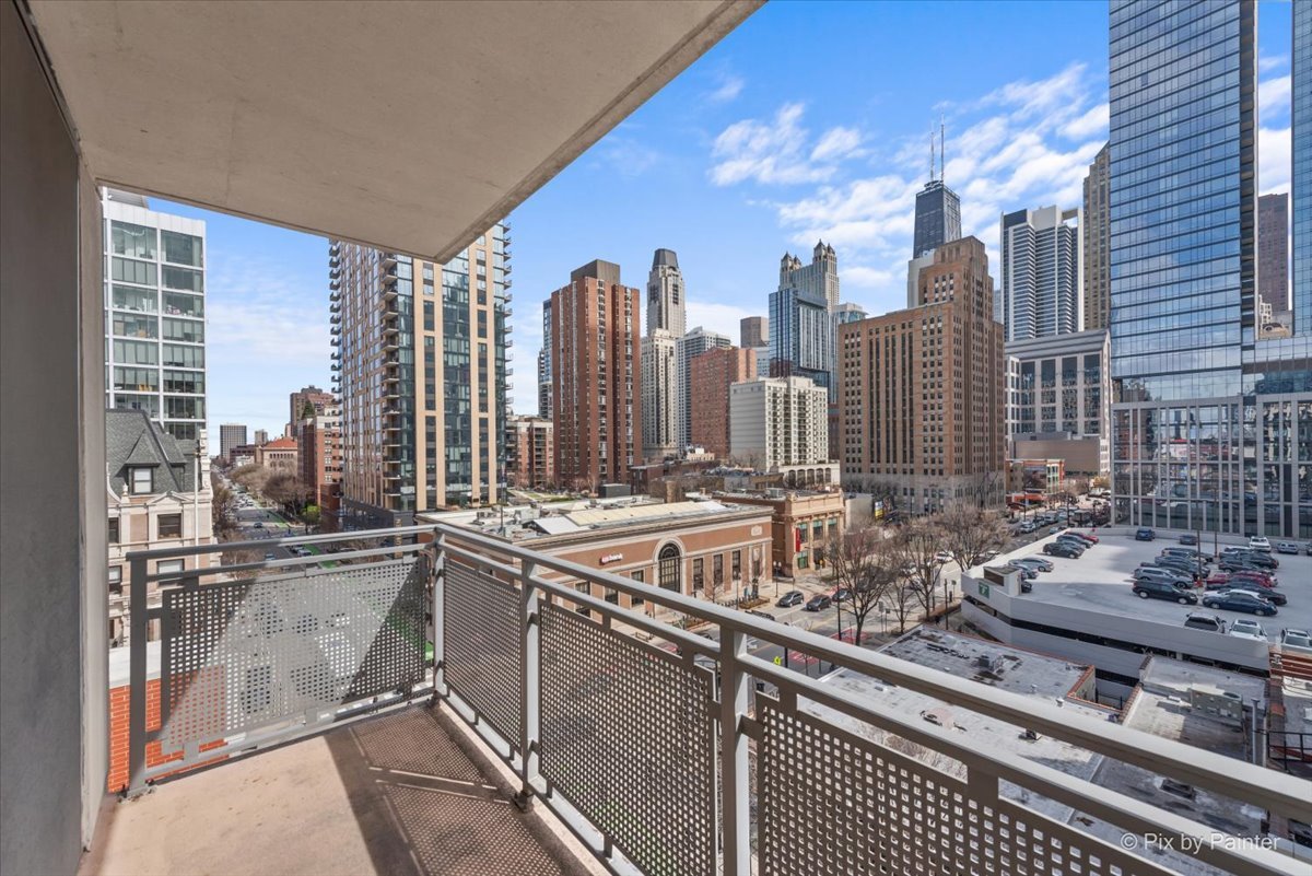 744 N Clark Street Unit: 705