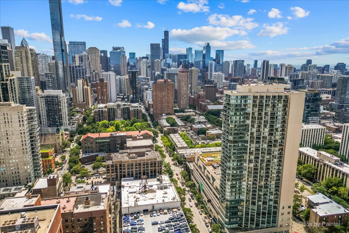 111 W Maple Street Unit: 3401