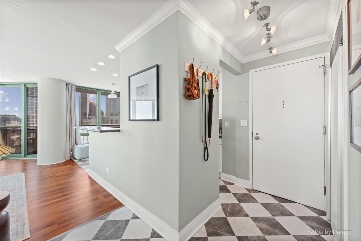 111 W Maple Street Unit: 3401
