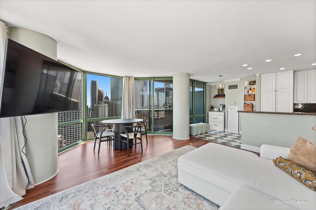 111 W Maple Street Unit: 3401