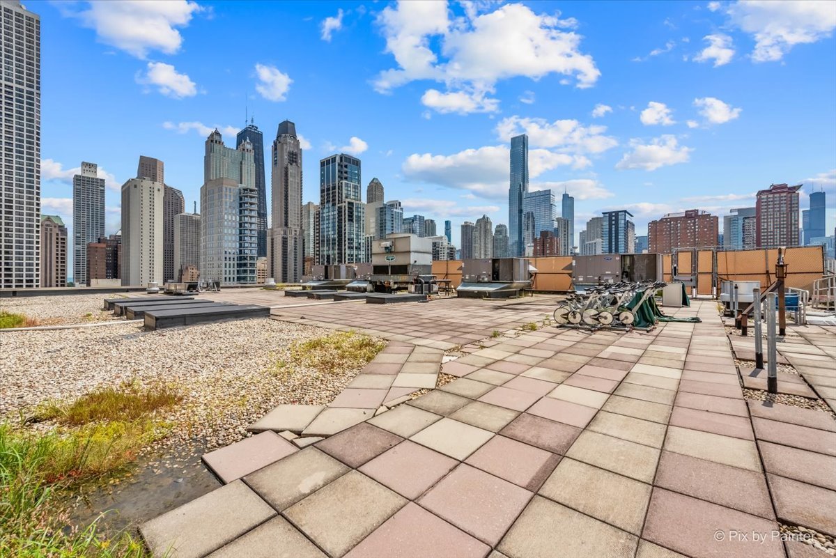 111 W Maple Street Unit: 3401