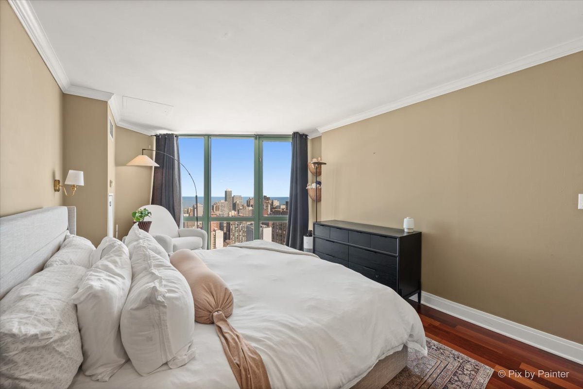 111 W Maple Street Unit: 3401