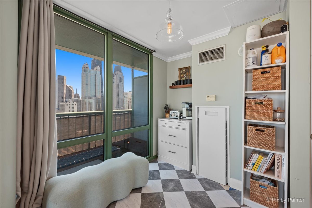 111 W Maple Street Unit: 3401