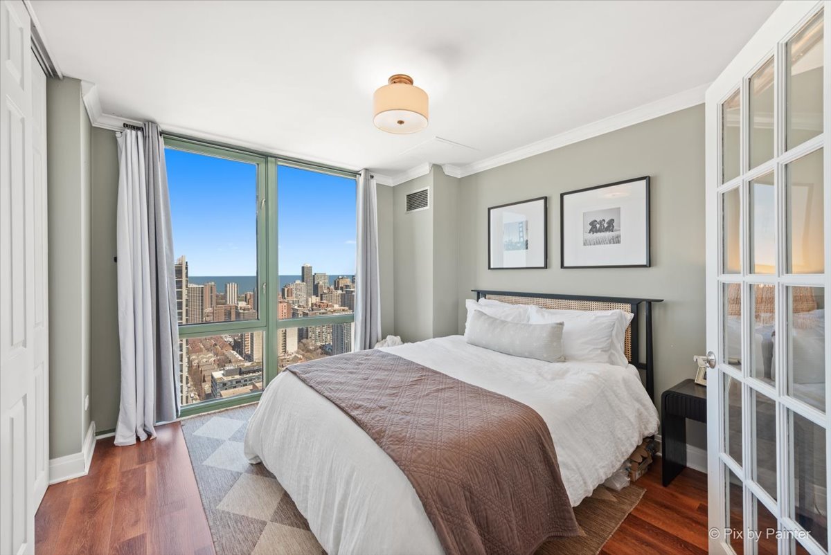 111 W Maple Street Unit: 3401