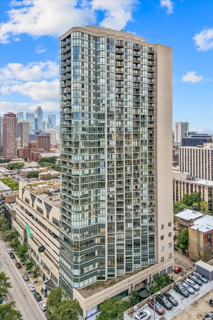 111 W Maple Street Unit: 3401