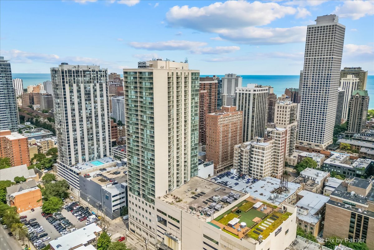 111 W Maple Street Unit: 3401