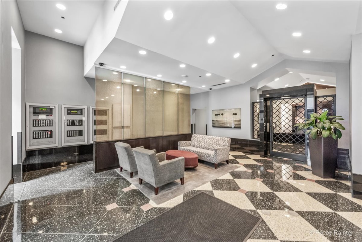 111 W Maple Street Unit: 3401