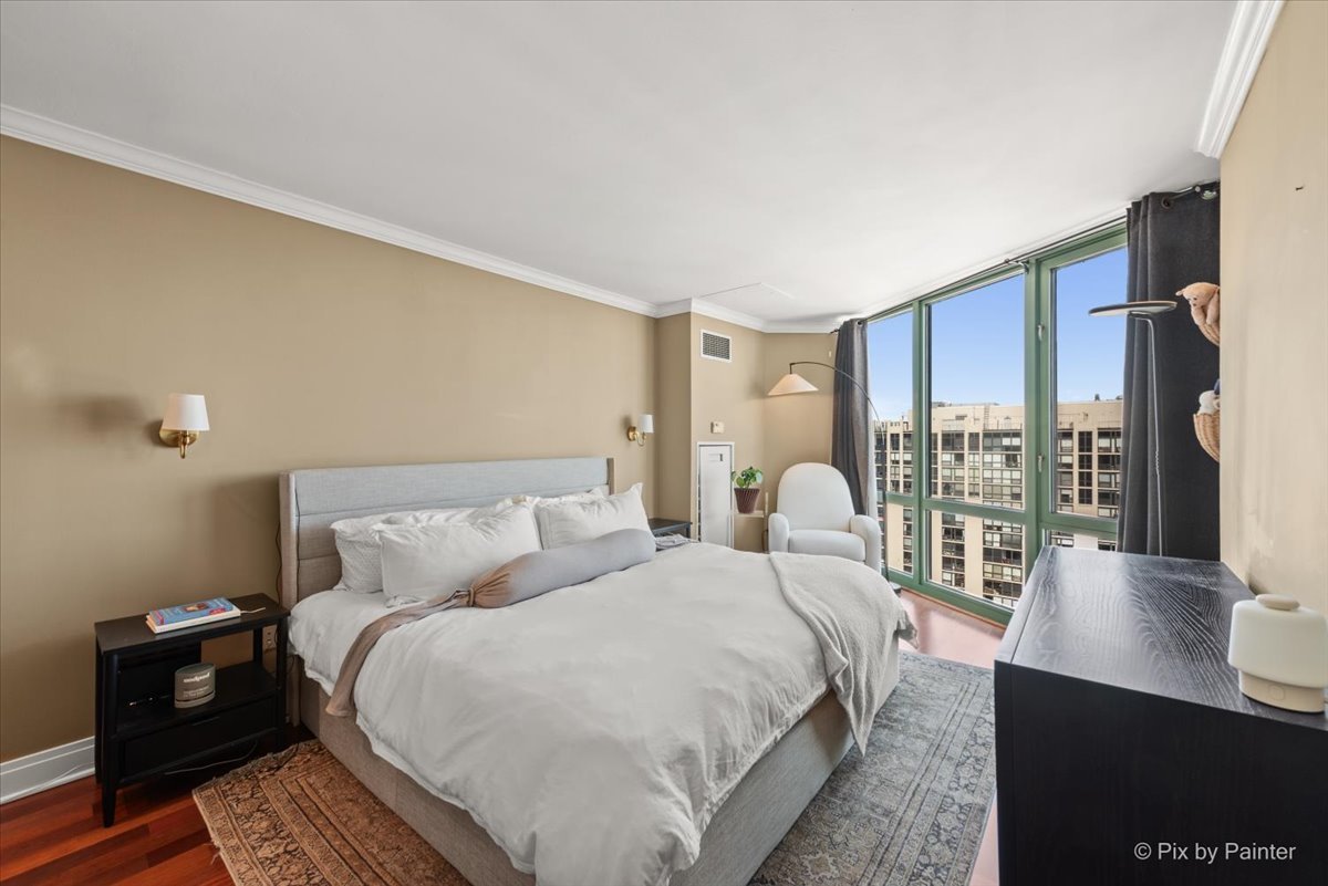 111 W Maple Street Unit: 3401