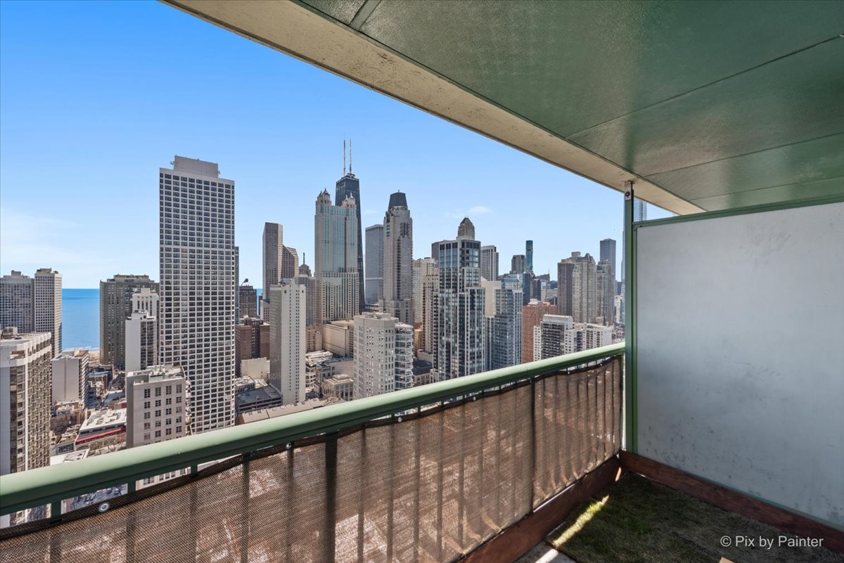 111 W Maple Street Unit: 3401