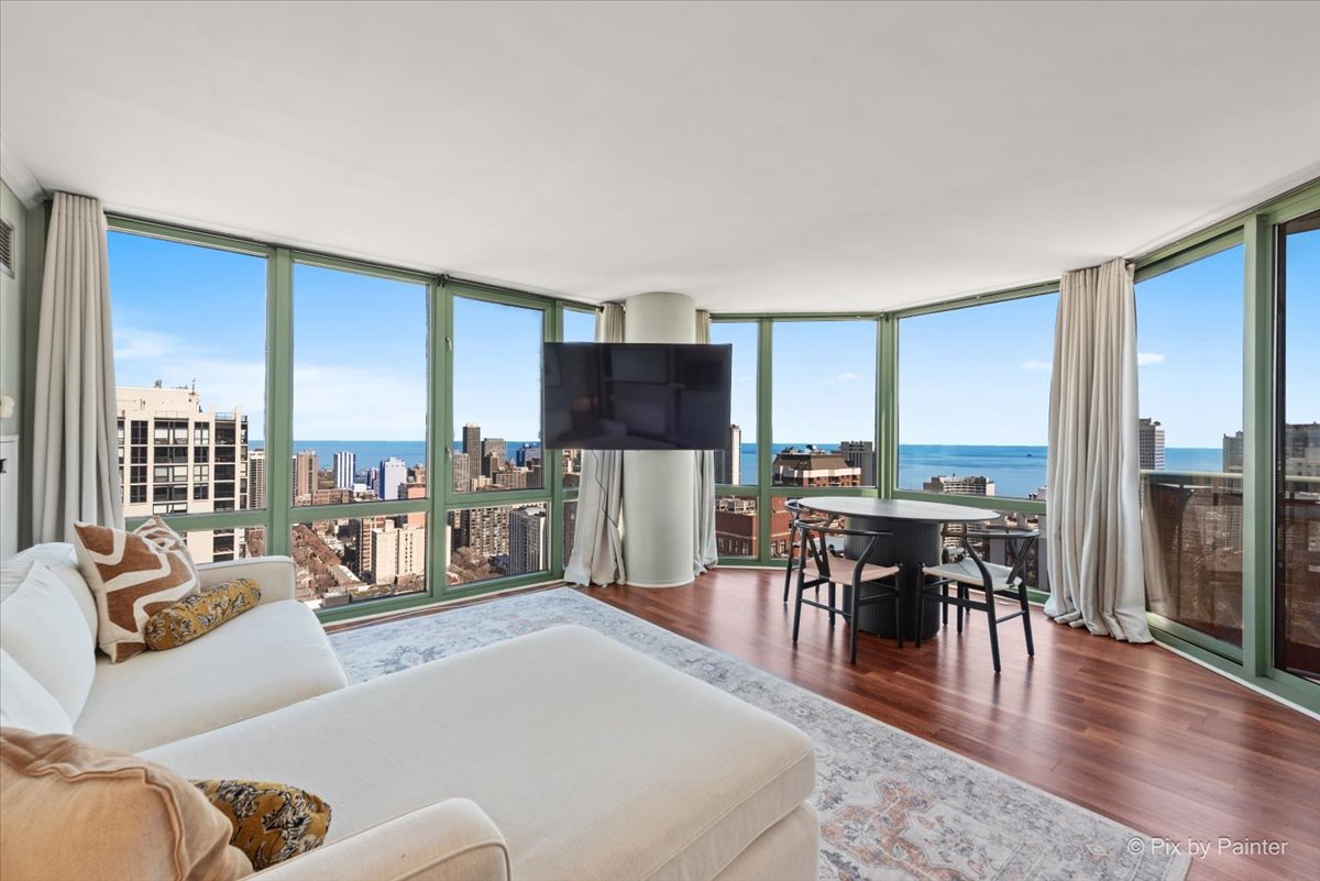 111 W Maple Street Unit: 3401