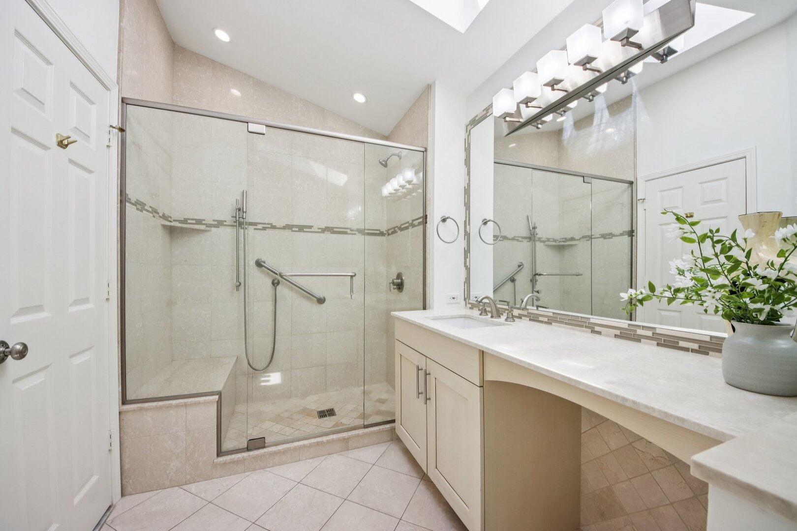 718 SHORELINE Road Unit: 718