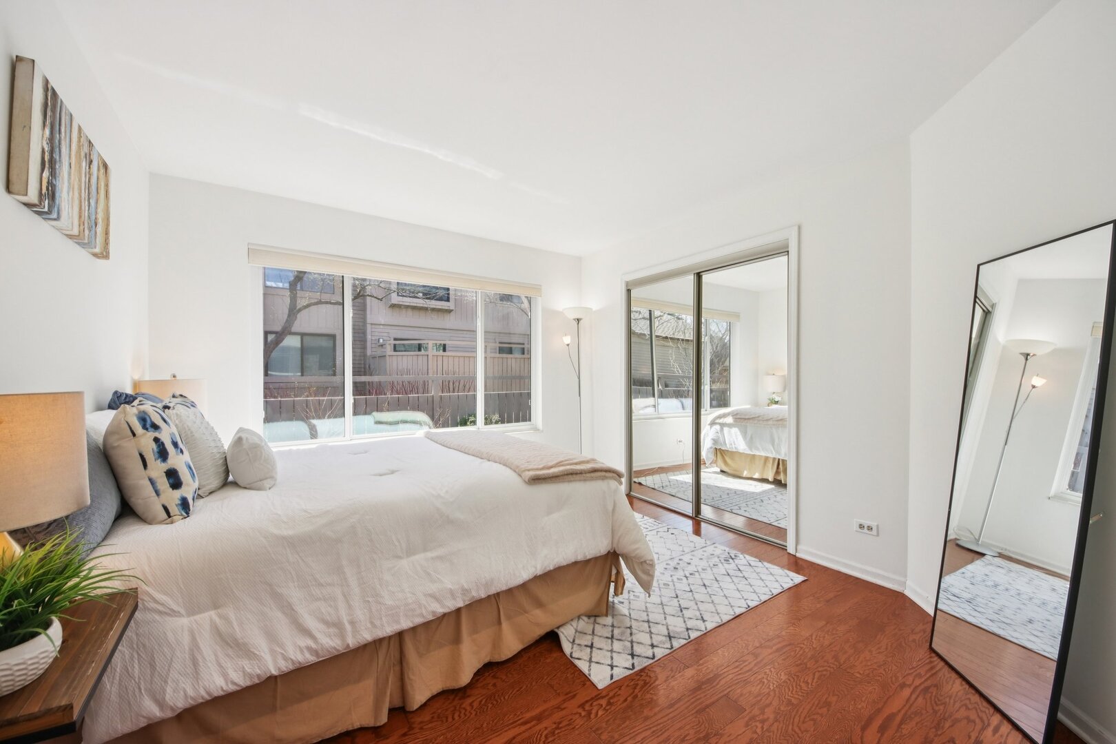 718 SHORELINE Road Unit: 718