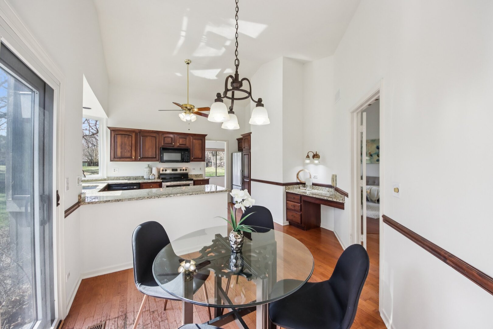 718 SHORELINE Road Unit: 718