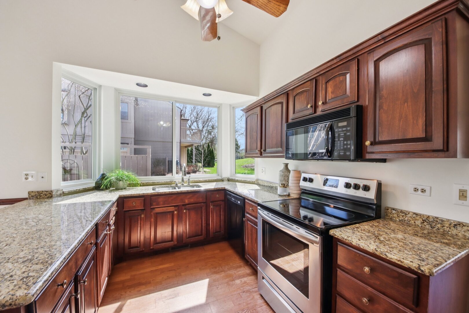 718 SHORELINE Road Unit: 718