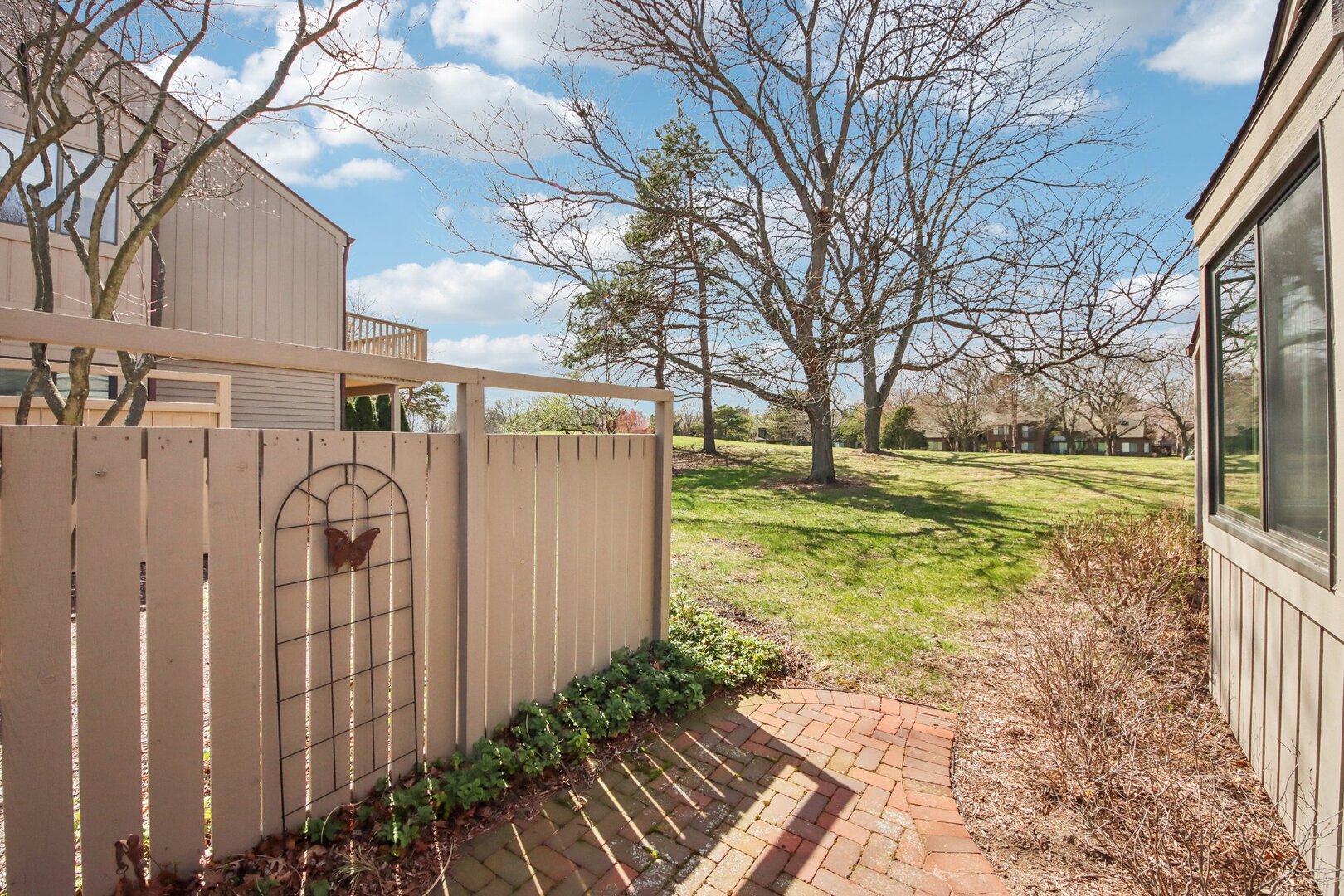 718 SHORELINE Road Unit: 718