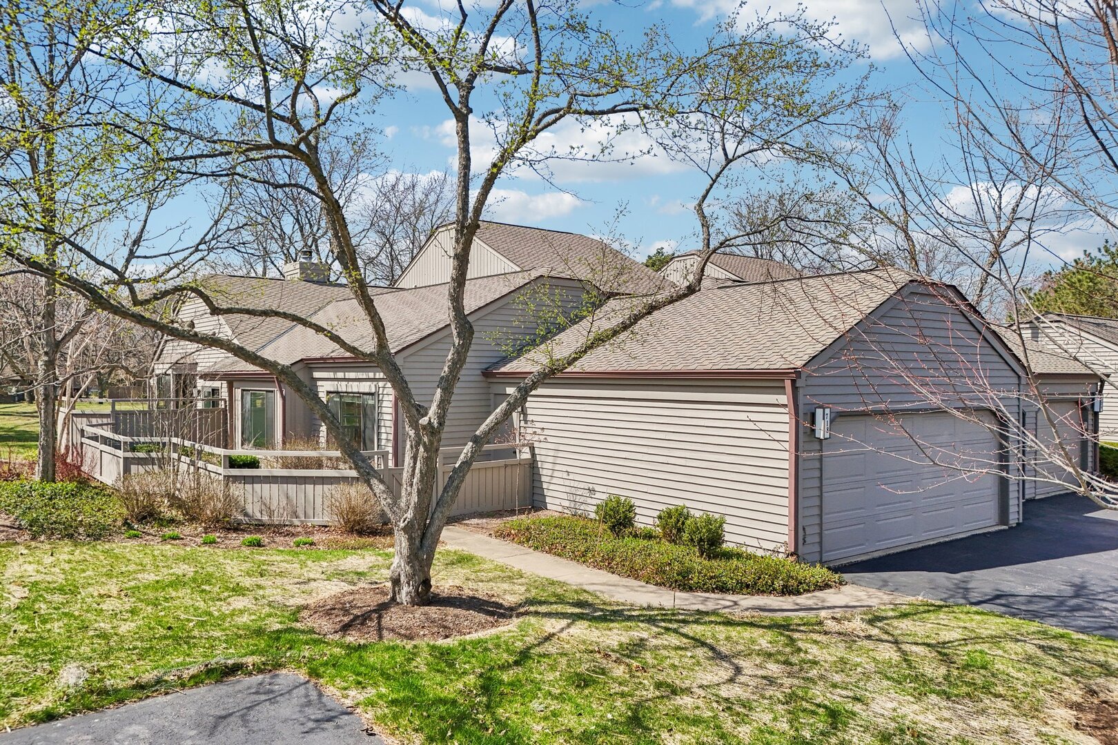 718 SHORELINE Road Unit: 718