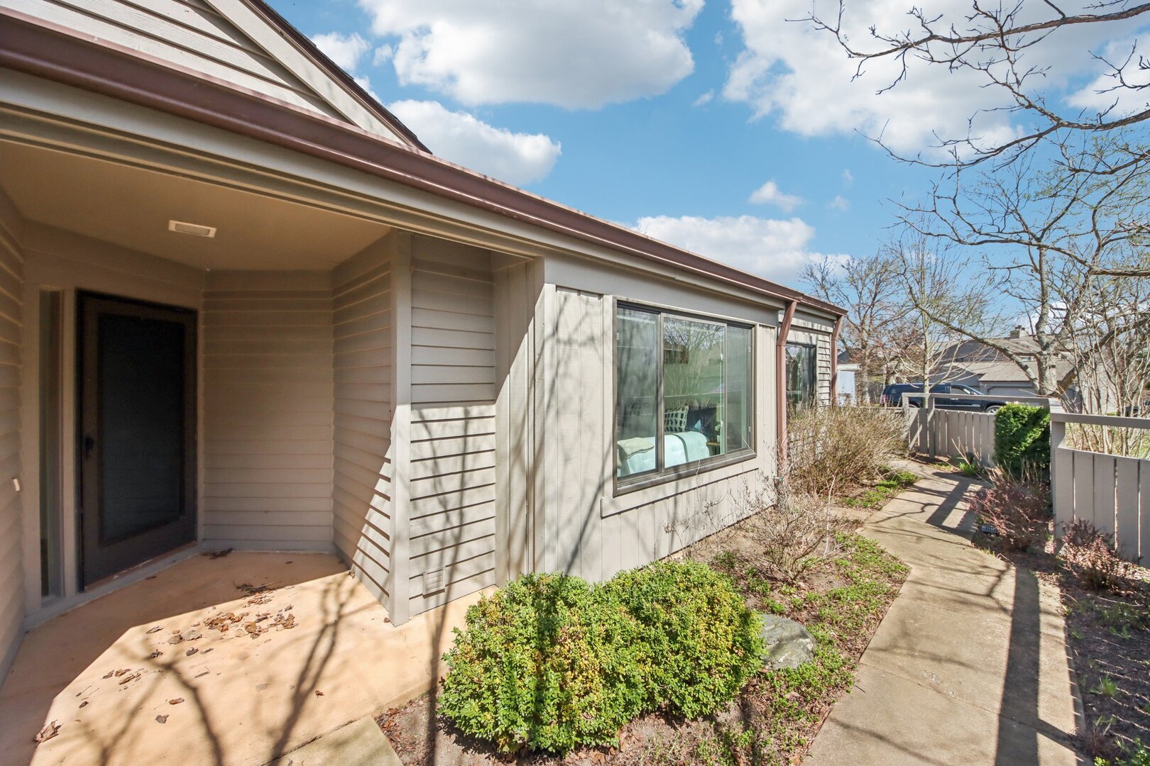 718 SHORELINE Road Unit: 718