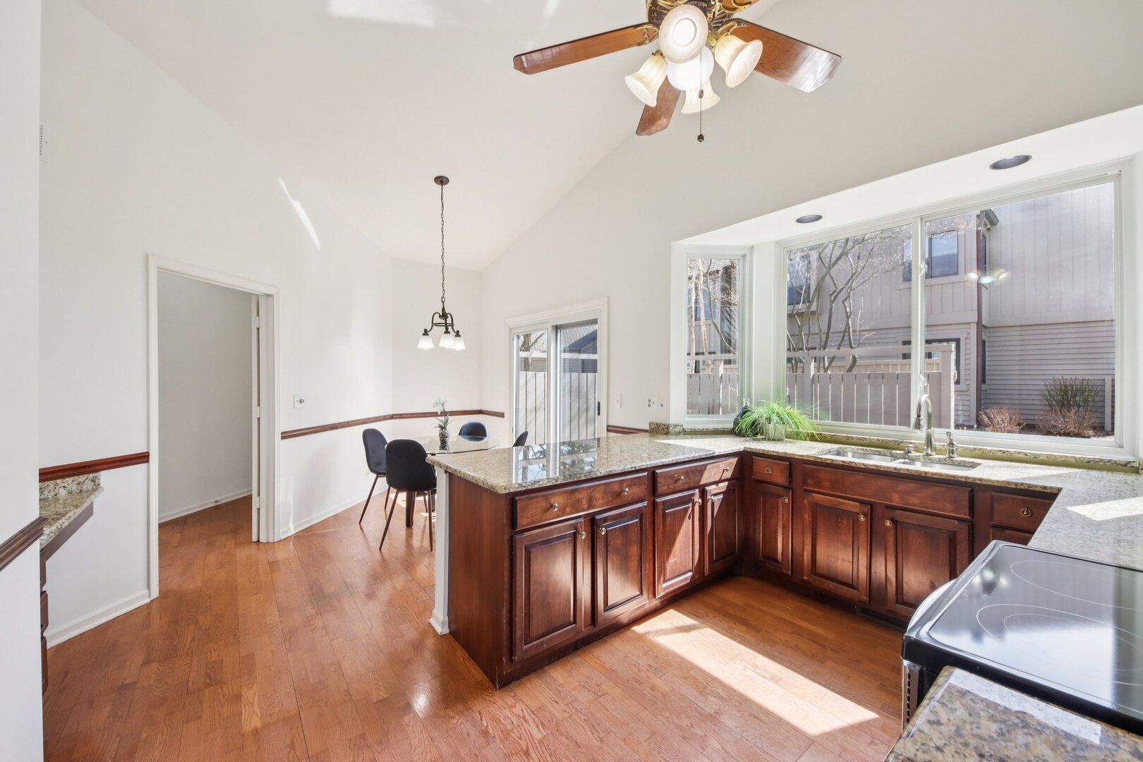 718 SHORELINE Road Unit: 718