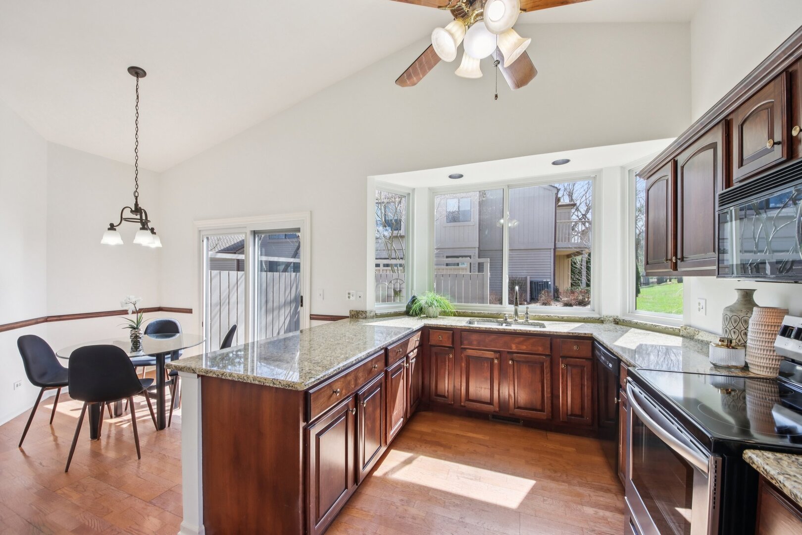 718 SHORELINE Road Unit: 718