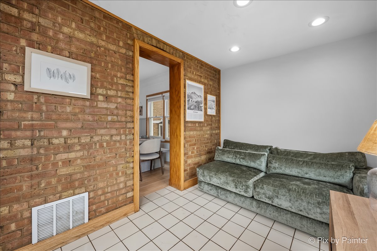 3835 Oak Park Avenue