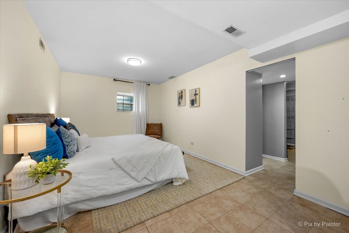 1157 E 61st Street Unit: 1