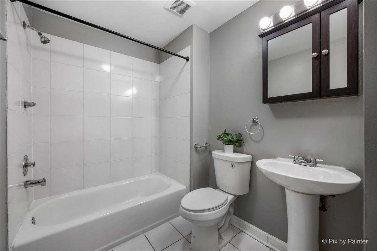 1157 E 61st Street Unit: 1