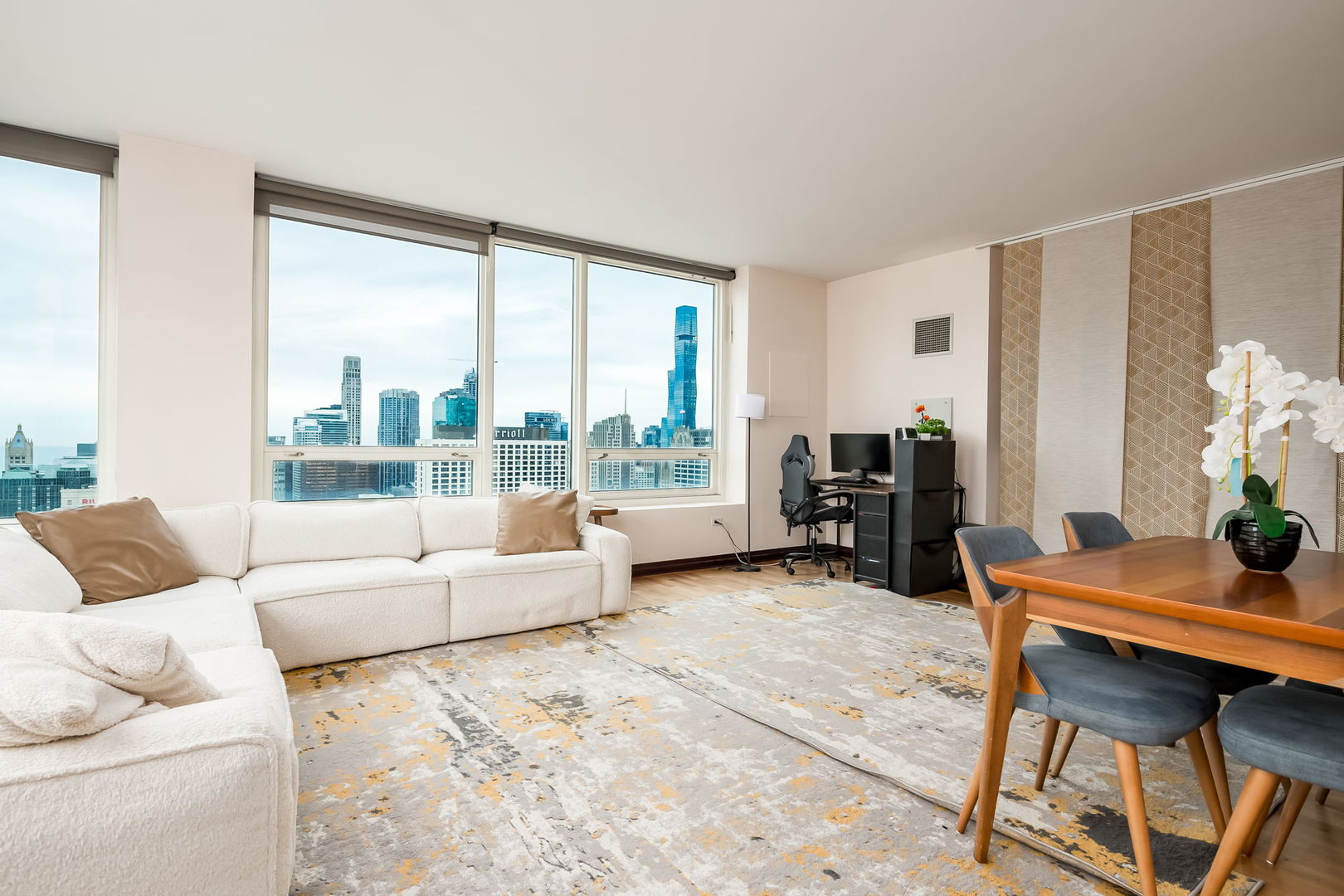 33 W Ontario Street Unit: 47A