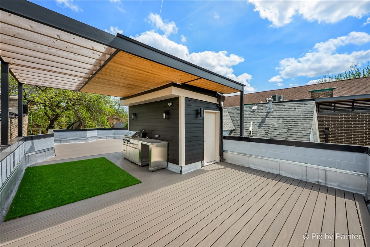 2334 N Oakley Avenue