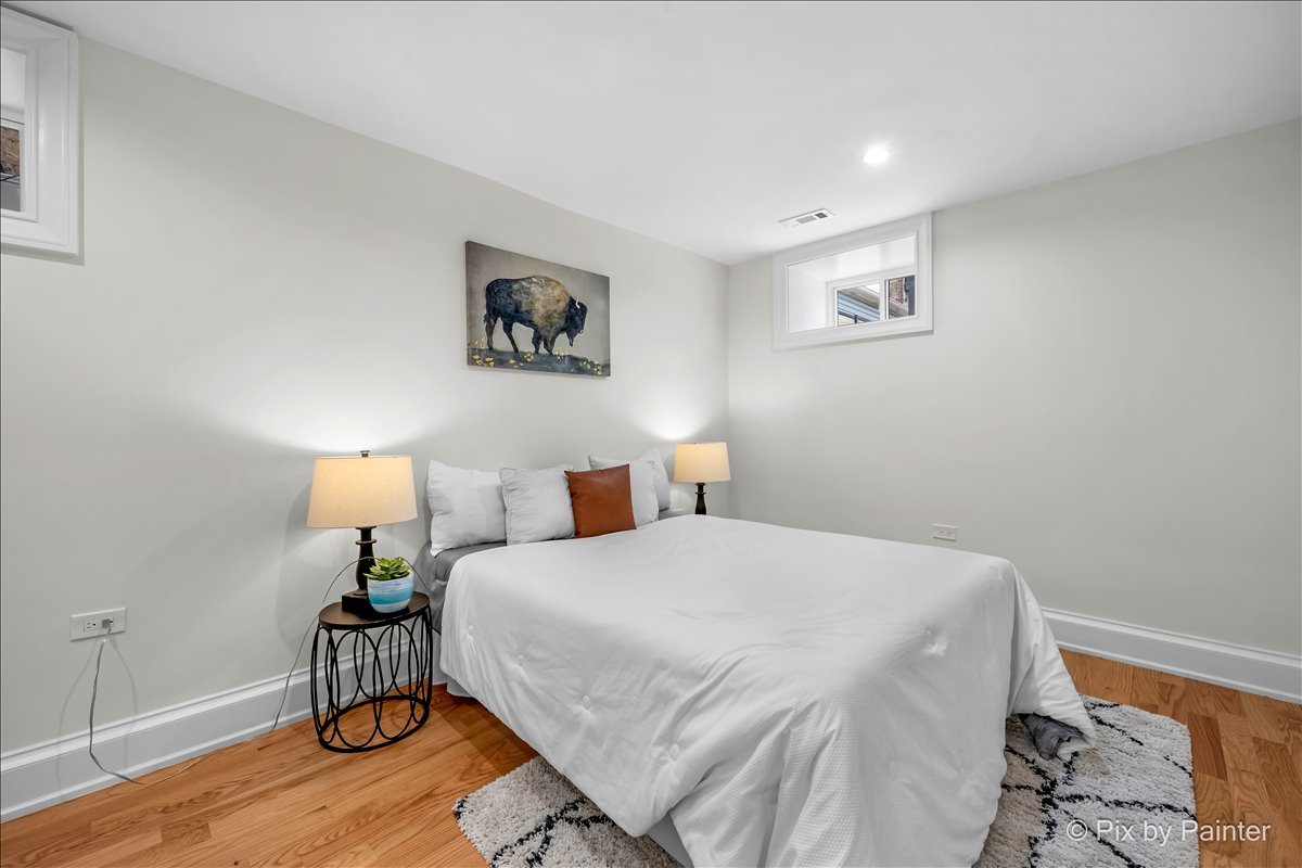 2334 N Oakley Avenue