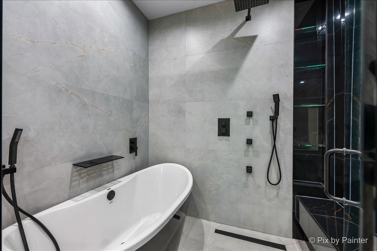 2334 N Oakley Avenue