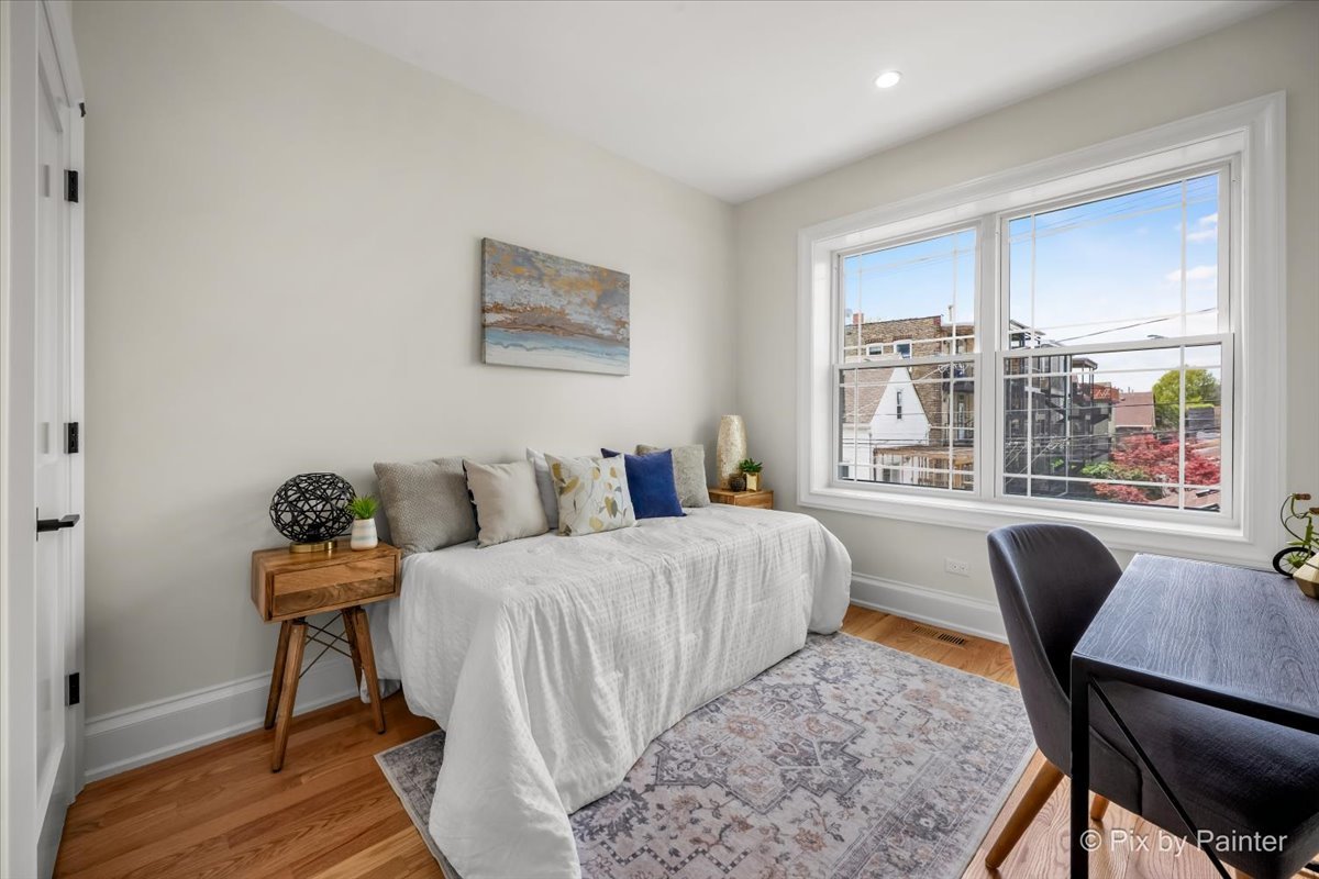 2334 N Oakley Avenue