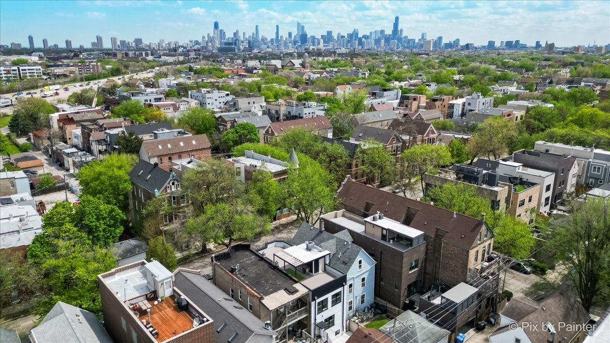 2334 N Oakley Avenue