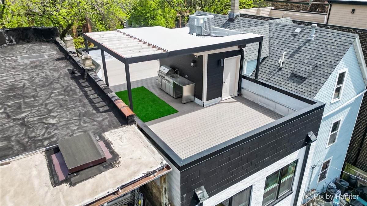 2334 N Oakley Avenue